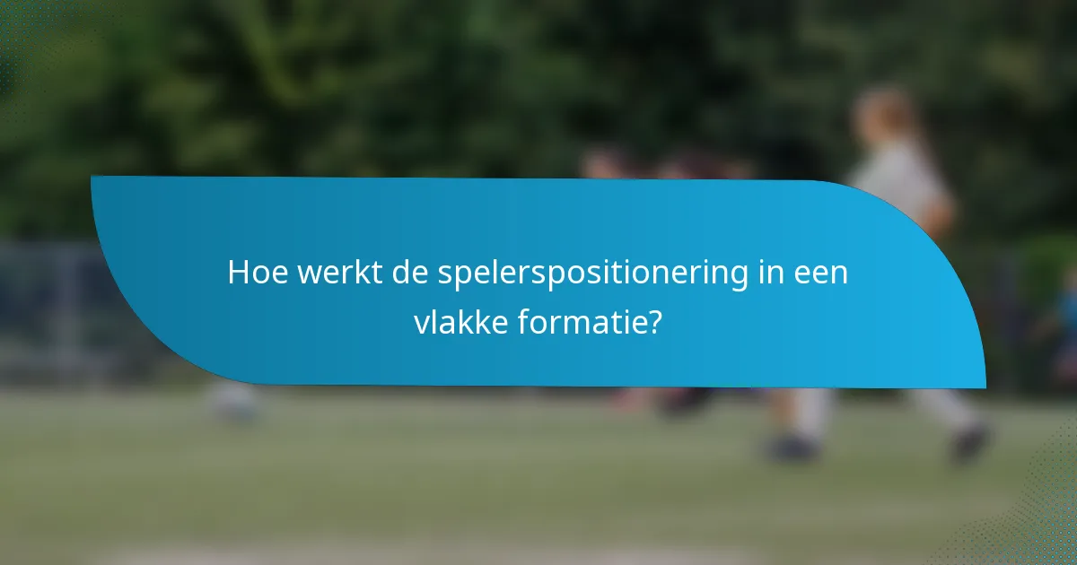 Hoe werkt de spelerspositionering in een vlakke formatie?